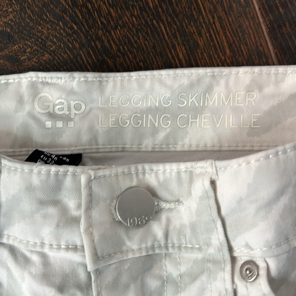 GAP White/Gray Print Jeans- Size 25- Excellent Condition - Picture 3 of 9